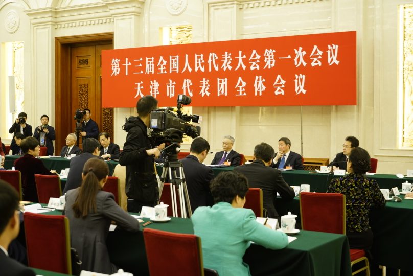 第十三届中国全国两会召开 各省直辖市代表团审议政府工作报告全程向