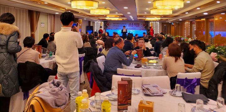 韩中新闻记者协会联手在韩中国同胞联合会举行送年会