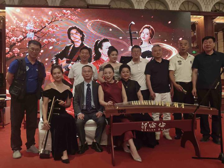 邹伦伦博士古筝音乐全球巡演《故乡之旅·古筝新篇》首站大连演出获得巨大成功!