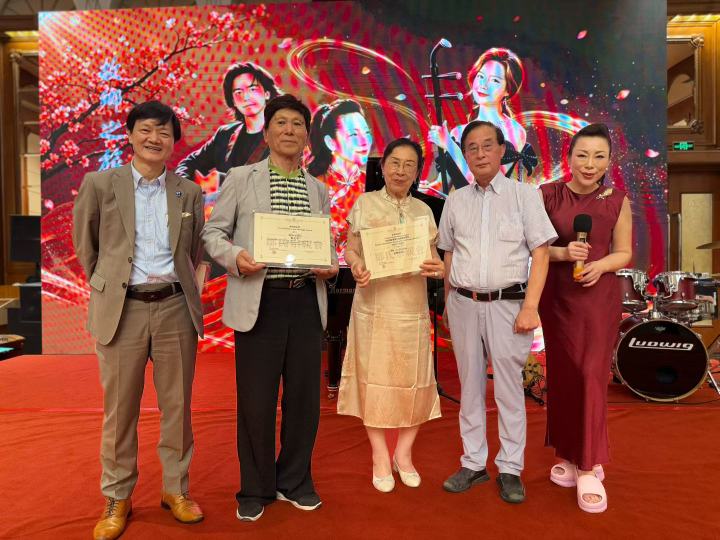 邹伦伦博士古筝音乐全球巡演《故乡之旅·古筝新篇》首站大连演出获得巨大成功!