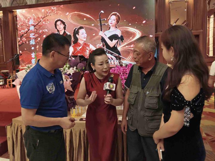 邹伦伦博士古筝音乐全球巡演《故乡之旅·古筝新篇》首站大连演出获得巨大成功!