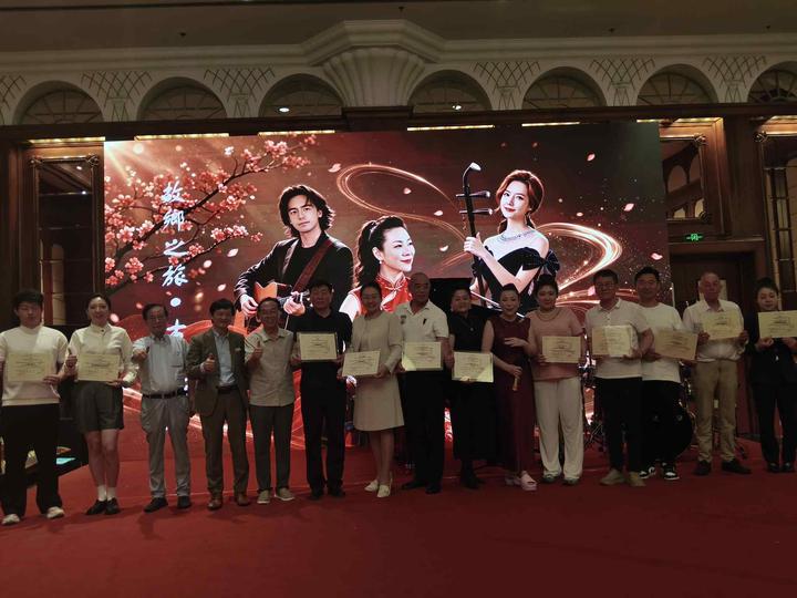 邹伦伦博士古筝音乐全球巡演《故乡之旅·古筝新篇》首站大连演出获得巨大成功!