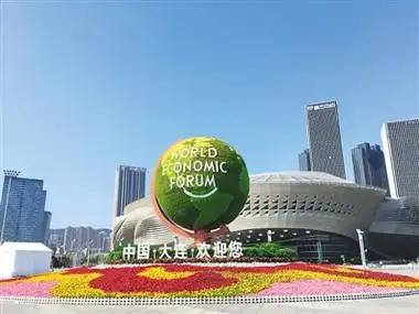 邹伦伦博士古筝音乐全球巡演《故乡之旅·古筝新篇》首站大连演出获得巨大成功!