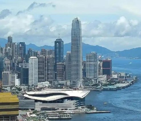 邹伦伦博士古筝音乐全球巡演《故乡之旅·古筝新篇》首站大连演出获得巨大成功!