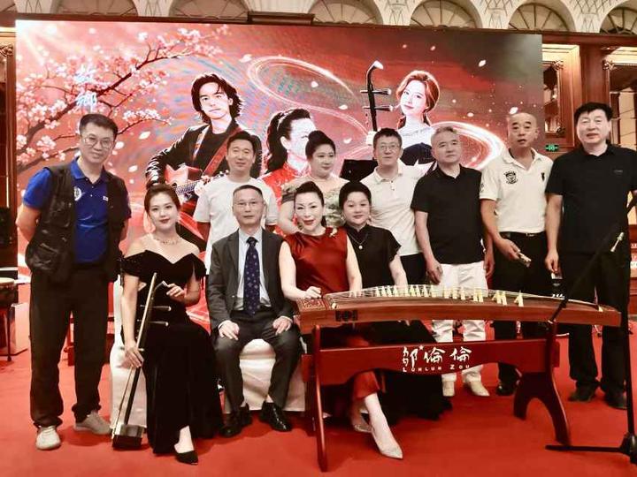 「故鄉之旅」古箏新篇音樂會大連圓滿舉行——鄒倫倫全球巡演首站大放異彩以古箏為橋奏響故鄉深情與時代新聲