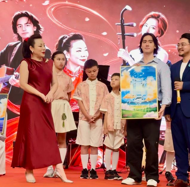 「故鄉之旅」古箏新篇音樂會大連圓滿舉行——鄒倫倫全球巡演首站大放異彩以古箏為橋奏響故鄉深情與時代新聲