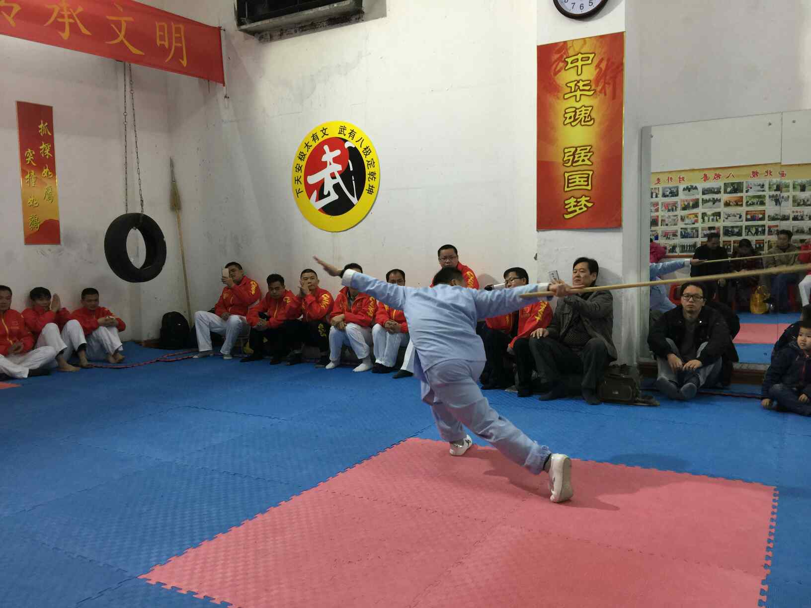 八极九世传承人杨承运表演短棍(之二)