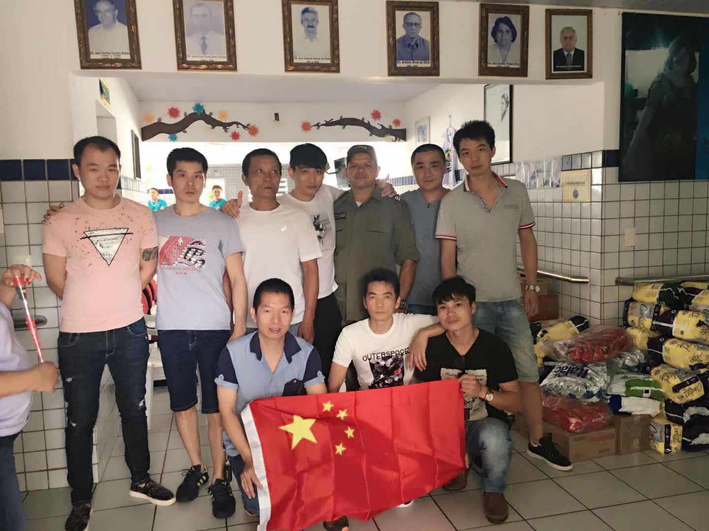 teresina(特雷西纳)华人协会理监事赠送物资看望老人院