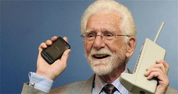 他是世界上第一部手机发明者,其灵感来源于一部电视剧,有意思吧!